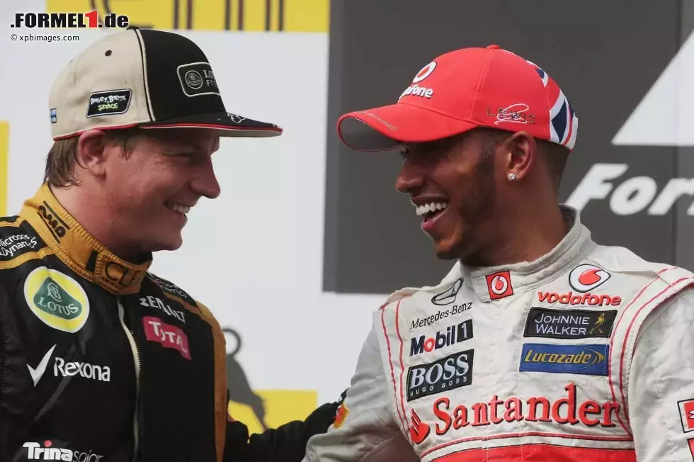 Foto zur News: Lewis Hamilton (McLaren) und Kimi Räikkönen (Lotus)