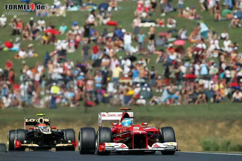 Foto zur News: Fernando Alonso (Ferrari) und Romain Grosjean (Lotus)