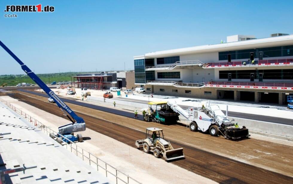 Foto zur News: Komplettierung der ersten Schicht Asphalt des Circuit of The Americas in Austin (Texas/USA): Start- und Zielgerade