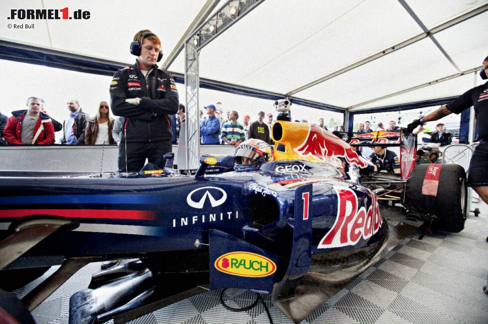 Foto zur News: Sebastien Buemi (Red Bull) fährt einen Showrun im Rudskogen Motorsenter in Rakkestad (Norwegen)