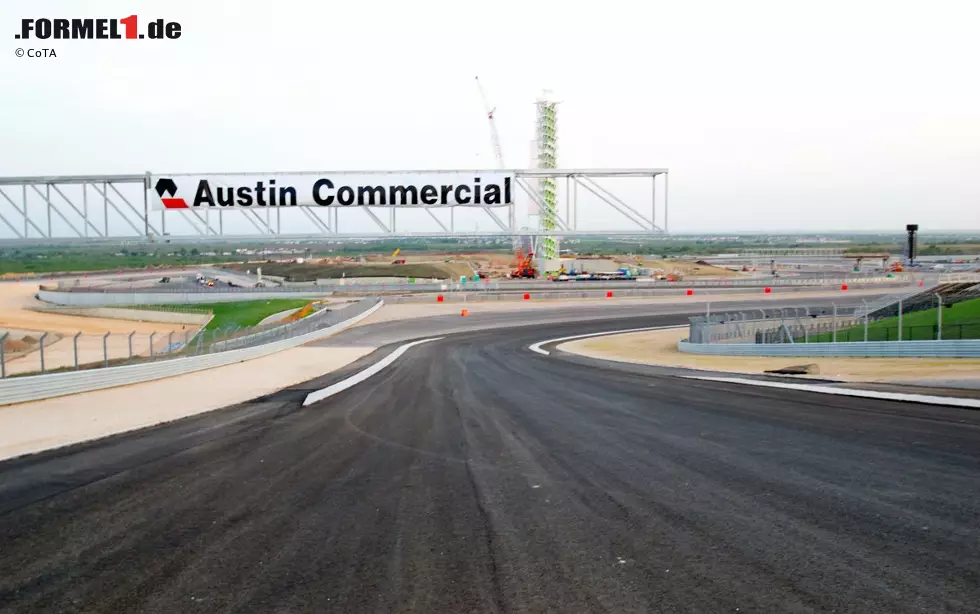 Foto zur News: Baufortschritt mit Asphaltband am Circuit of The Americas in Austin (Texas/USA)