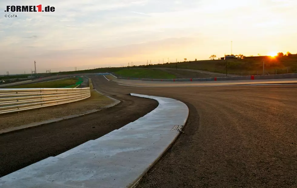 Foto zur News: Baufortschritt mit Asphaltband am Circuit of The Americas in Austin (Texas/USA)