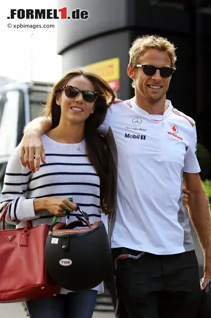 Foto zur News: Jenson Button (McLaren) mit Freundin Jessica Michibata