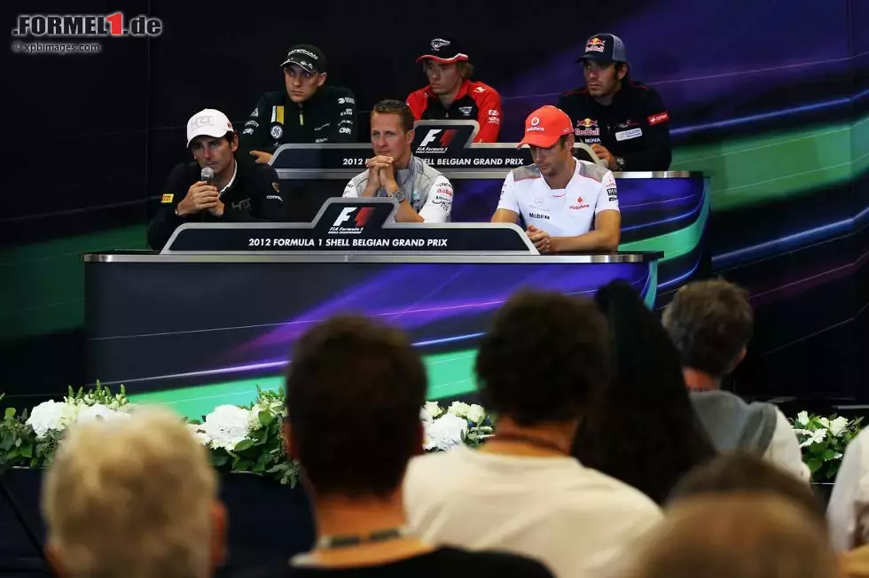 Foto zur News: Donnerstags-FIA-Pressekonferenz mit Pedro de la Rosa (HRT), Witali Petrow (Caterham), Michael Schumacher (Mercedes), Charles Pic (Marussia), Jenson Button (McLaren) und Jean-Eric Vergne (Toro Rosso)