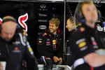 Foto zur News: Viel Warten im Regen: Sebastian Vettel (Red Bull) am Freitag.