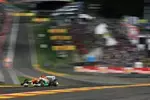 Foto zur News: Paul di Resta (Force India) donnert durch die legendäre Senke Eau Rouge