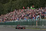 Foto zur News: Jenson Button (McLaren) donnert mit weit über 300 km/h die Kemmel-Gerade entlang