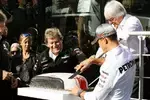 Foto zur News: Gratulation zum 300. Grand Prix: Michael Schumacher (Mercedes), Bernie Ecclestone (Formel-1-Chef) und Norbert Haug (Mercedes-Motorsportchef)