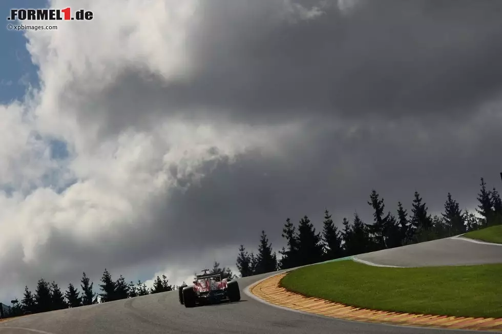 Foto zur News: Felipe Massa (Ferrari) und die Regenwolken drohen