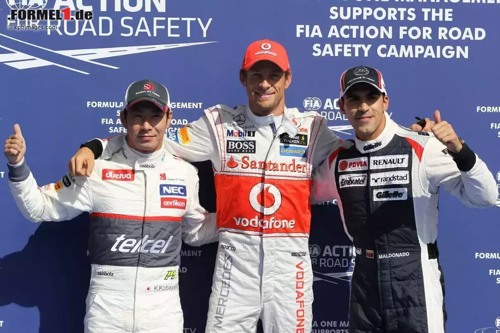 Foto zur News: Nach dem Qualifying: Kamui Kobayashi (Sauber), Jenson Button (McLaren) und Pastor Maldonado (Williams)