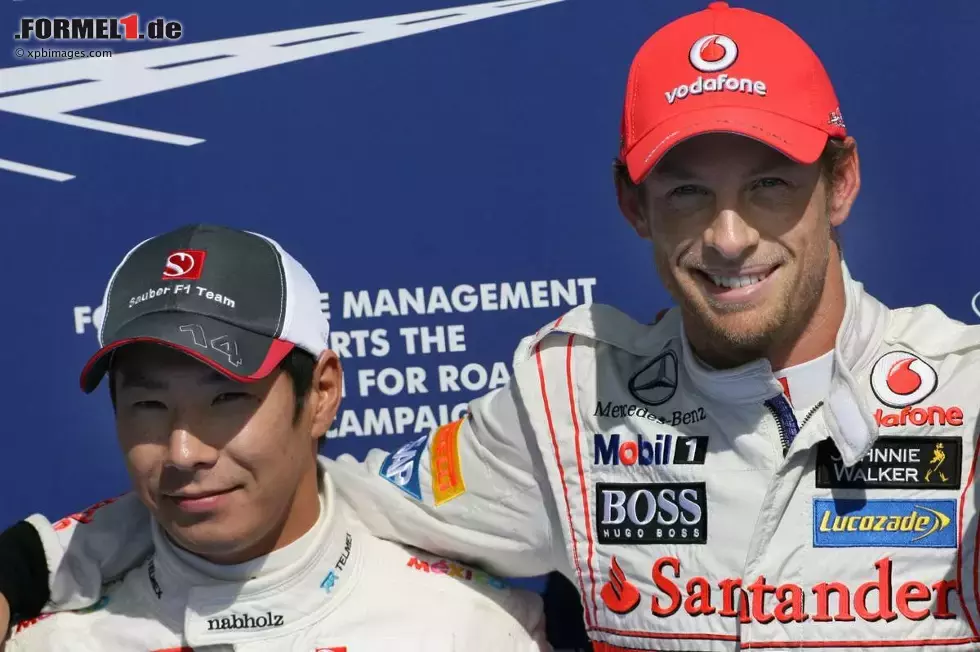 Foto zur News: Kamui Kobayashi (Sauber) und Jenson Button (McLaren)