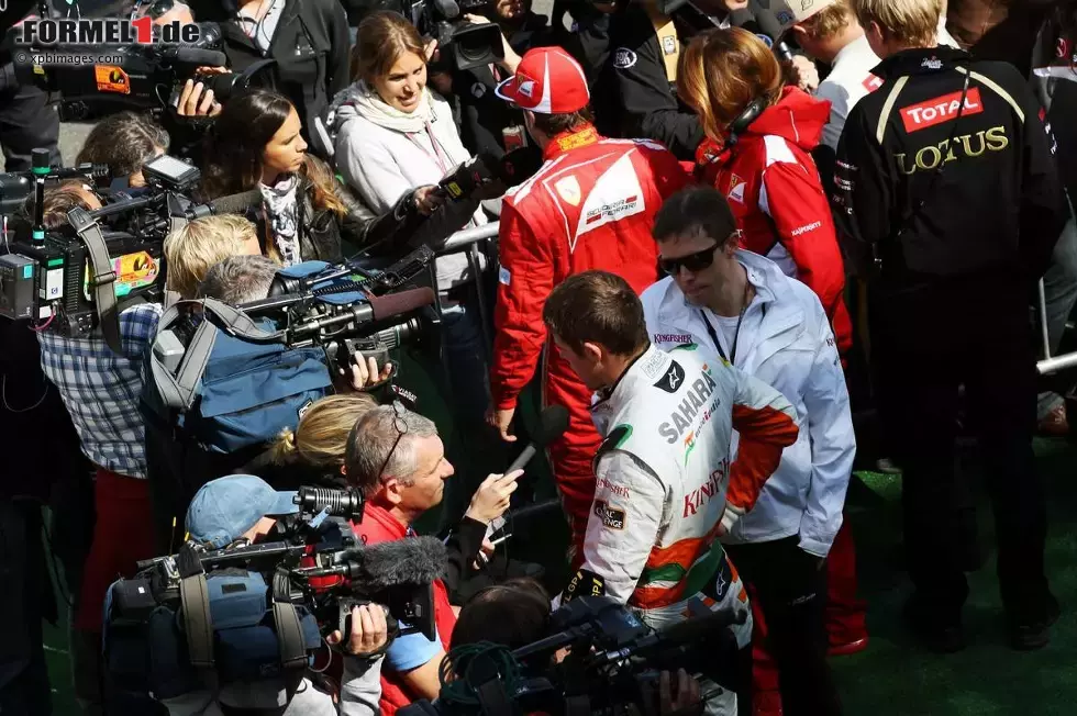 Foto zur News: Paul di Resta (Force India) und Fernando Alonso (Ferrari)