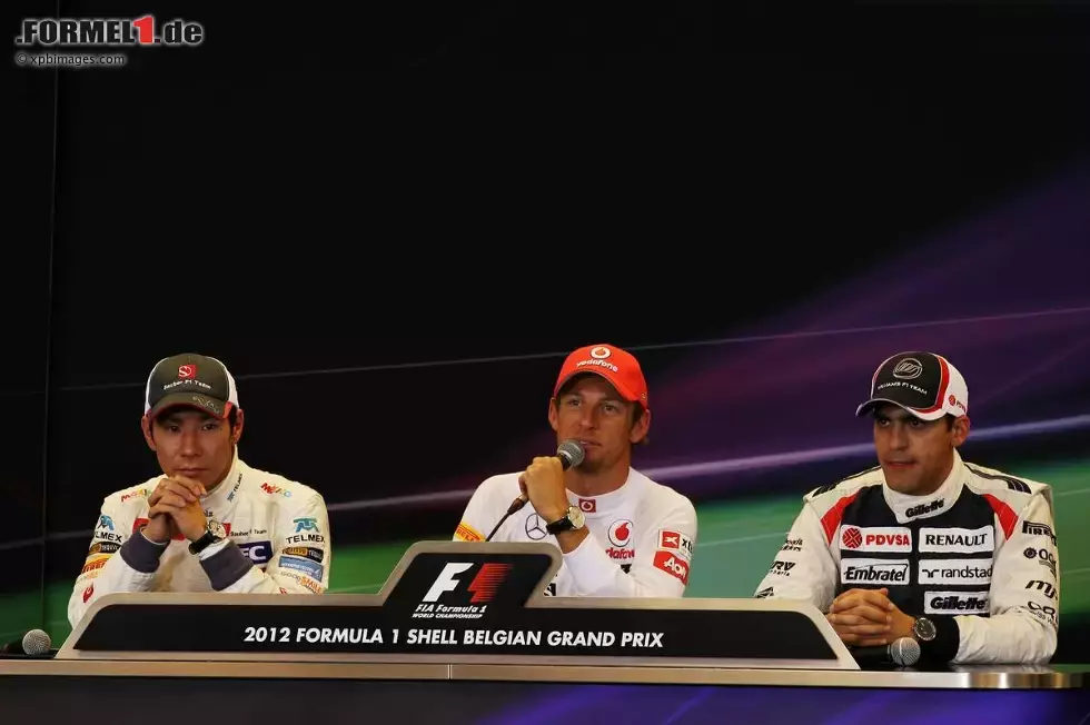 Foto zur News: Kamui Kobayashi (Sauber), Jenson Button (McLaren) und Pastor Maldonado (Williams) in der Pressekonferenz