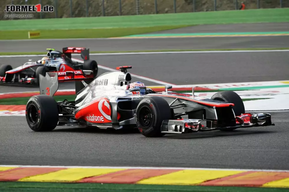 Foto zur News: Jenson Button (McLaren) und Lewis Hamilton (McLaren)