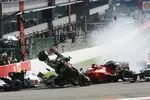 Foto zur News: Kollision am Start mit Lewis Hamilton, Romain Grosjean, Sergio Perez und Fernando Alonso