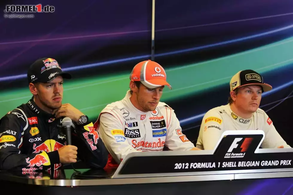 Foto zur News: Sebastian Vettel (Red Bull), Jenson Button (McLaren) und Kimi Räikkönen (Lotus)