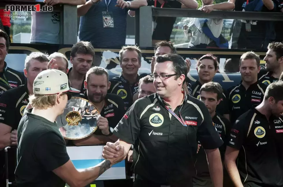 Foto zur News: Eric Boullier (Lotus-Teamchef) und Kimi Räikkönen (Lotus)