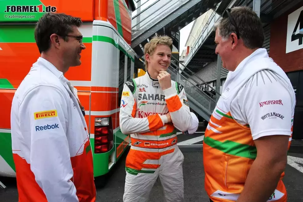 Foto zur News: Nico Hülkenberg (Force India) und Otmar Szafnauer freuen sich über Platz vier