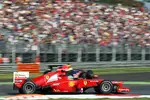 Foto zur News: Fernando Alonso (Ferrari) und Sebastian Vettel (Red Bull)