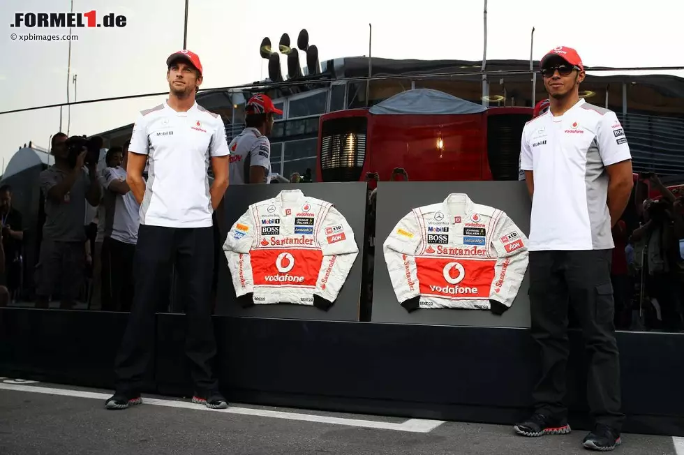 Foto zur News: Jenson Button (McLaren) und Lewis Hamilton (McLaren)