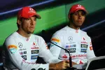 Foto zur News: Jenson Button (McLaren) und Lewis Hamilton (McLaren)