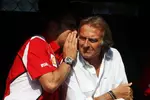 Foto zur News: Stefano Domenicali (Ferrari-Teamchef) und Luca di Montezemolo (Ferrari-Präsident)