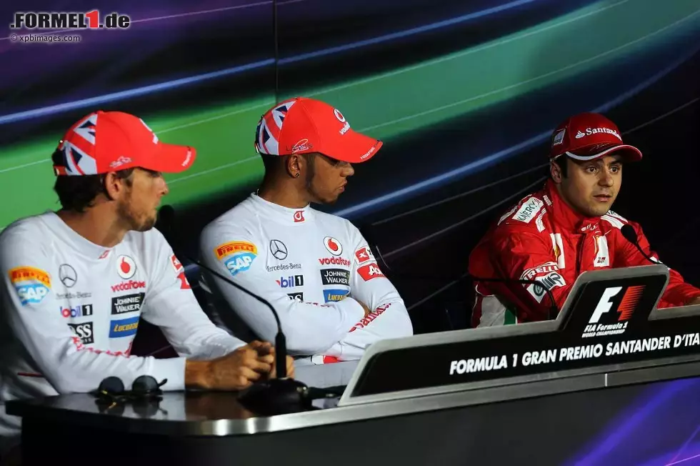 Foto zur News: Jenson Button (McLaren), Lewis Hamilton (McLaren) und Felipe Massa (Ferrari)