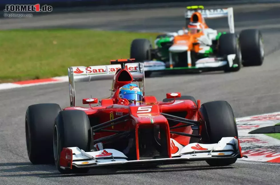 Foto zur News: Fernando Alonso (Ferrari) und Nico Hülkenberg (Force India)