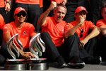 Gallerie: Lewis Hamilton (McLaren), Martin Whitmarsh (Teamchef, McLaren) und Jenson Button (McLaren)