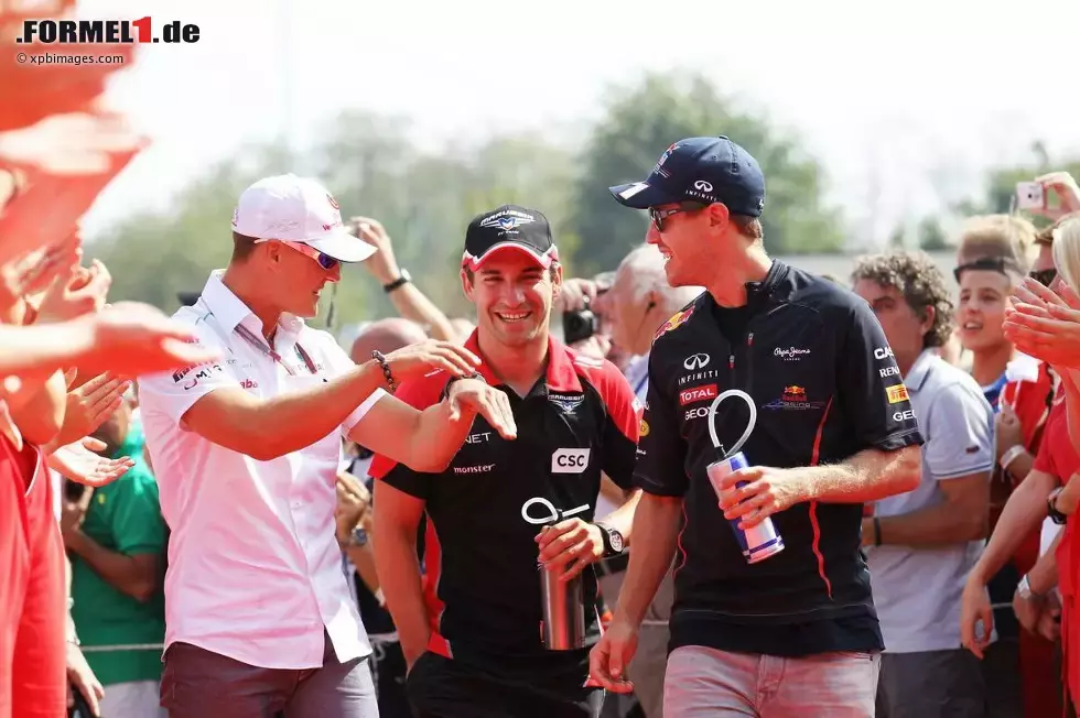 Foto zur News: Michael Schumacher (Mercedes), Timo Glock (Marussia) und Sebastian Vettel (Red Bull)