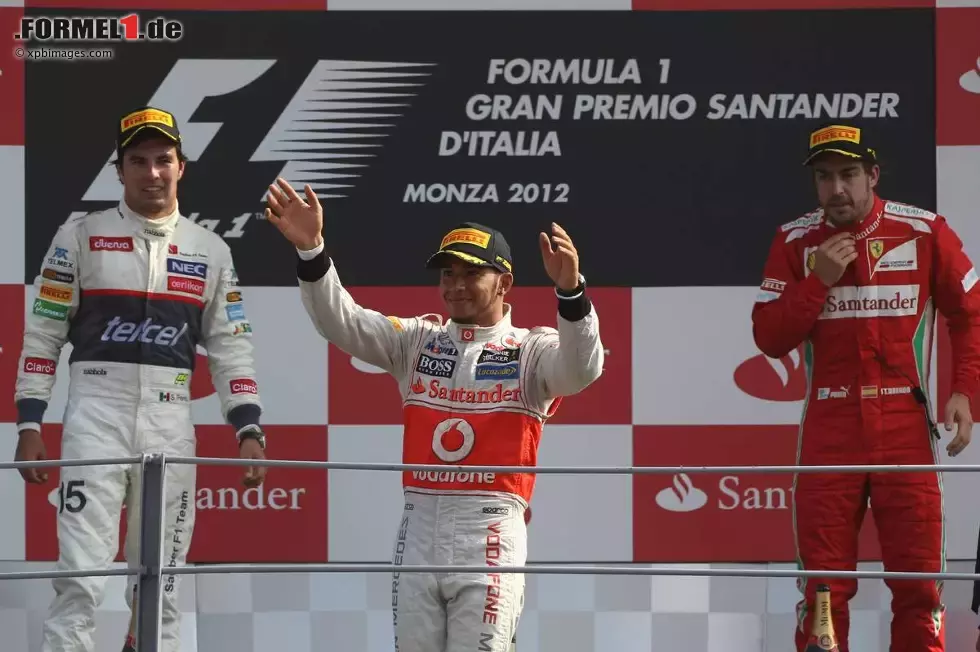 Foto zur News: Sergio Perez (Sauber), Lewis Hamilton (McLaren) und Fernando Alonso (Ferrari)