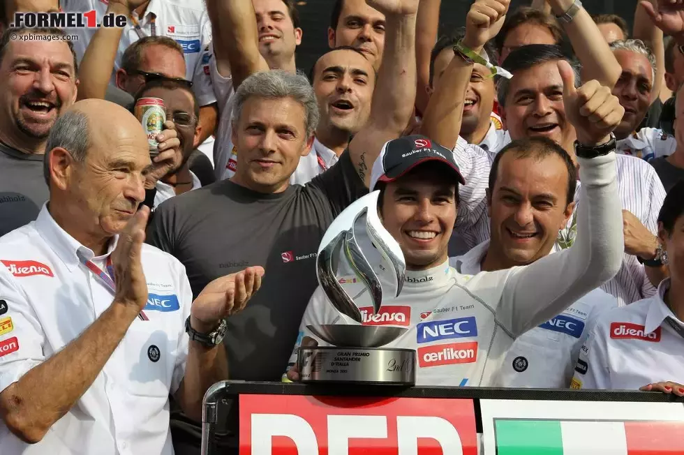 Foto zur News: Sergio Perez (Sauber) und Peter Sauber (Teamchef)