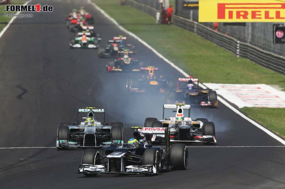 Foto zur News: Bruno Senna (Williams), Nico Rosberg (Mercedes) und Sergio Perez (Sauber)
