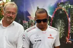 Foto zur News: Manager Didier Coton und Lewis Hamilton (McLaren)