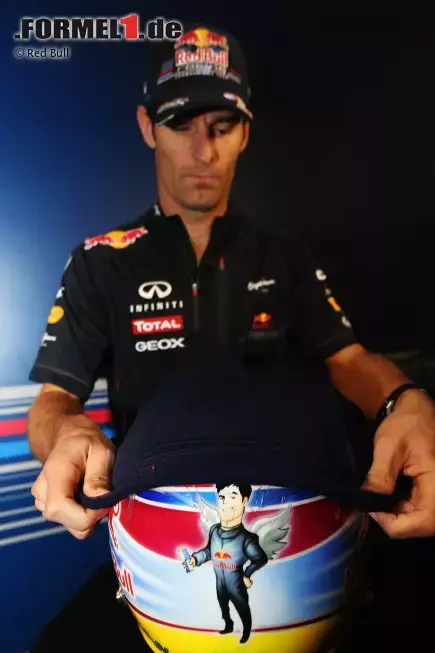 Foto zur News: Mark Webber (Red Bull) präsentiert sein Spezial-Helmdesign für Singapur