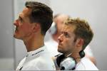 Foto zur News: Michael Schumacher (Mercedes) und Sam Bird