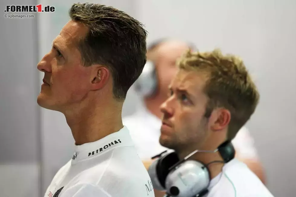 Foto zur News: Michael Schumacher (Mercedes) und Sam Bird