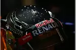 Foto zur News: Sebastian Vettel (Red Bull) mit leuchtendem LED-Spezialhelm