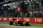 Foto zur News: Sebastian Vettel (Red Bull) gewinnt seinen zweiten Singapur-Grand-Prix