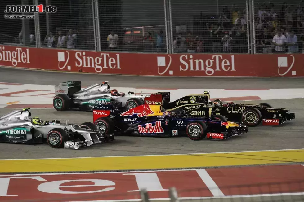 Foto zur News: Romain Grosjean (Lotus), Mark Webber (Red Bull), Michael Schumacher (Mercedes) und Nico Rosberg (Mercedes)