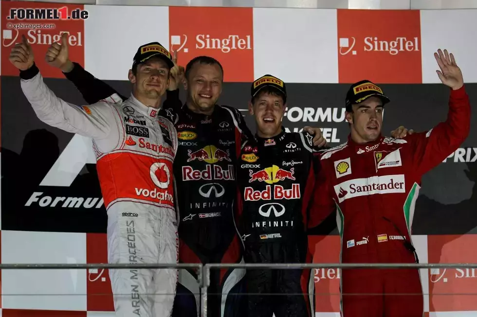 Foto zur News: Jenson Button (McLaren), Sebastian Vettel (Red Bull) und Fernando Alonso (Ferrari)