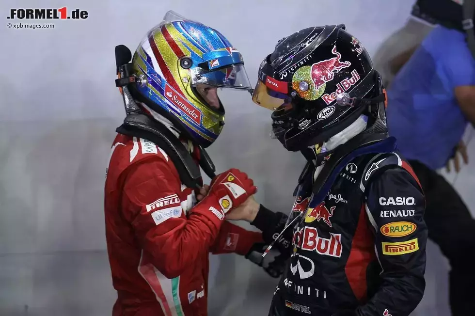 Foto zur News: Fernando Alonso (Ferrari) und Sebastian Vettel (Red Bull)