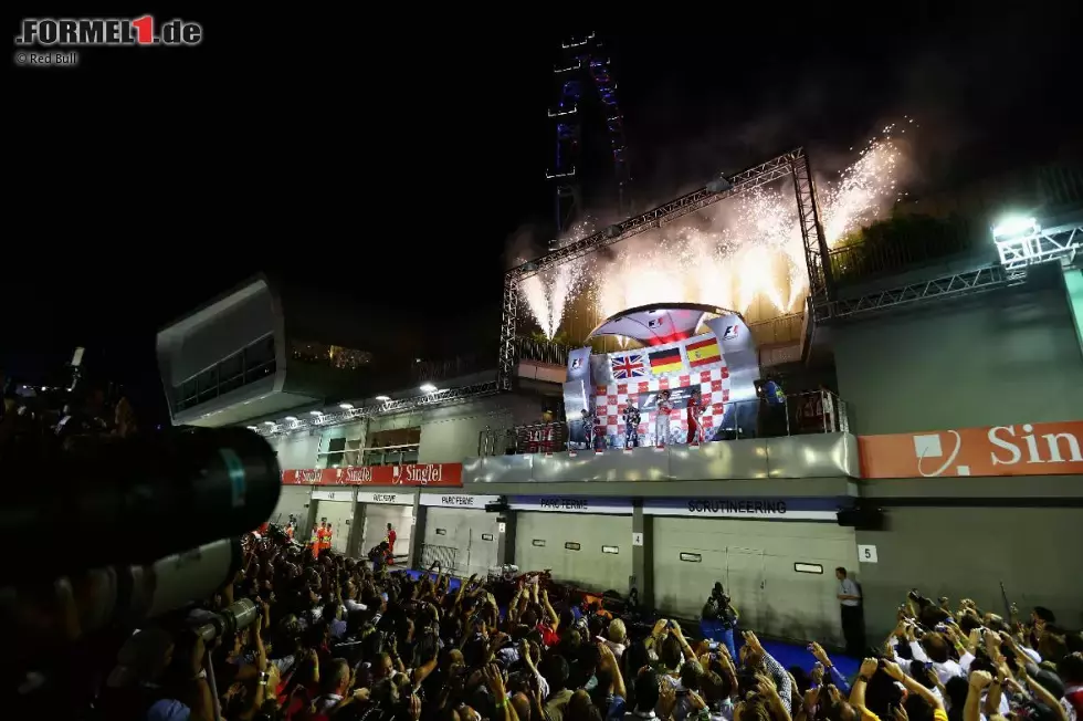 Foto zur News: Sebastian Vettel (Red Bull), Jenson Button (McLaren) und Fernando Alonso (Ferrari)