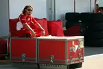 Foto zur News: Ferrari-Mechaniker gönnt sich eine Pause