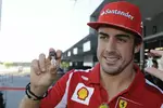 Foto zur News: Fernando Alonso (Ferrari) macht Werbung für ein japanisches Videospiel