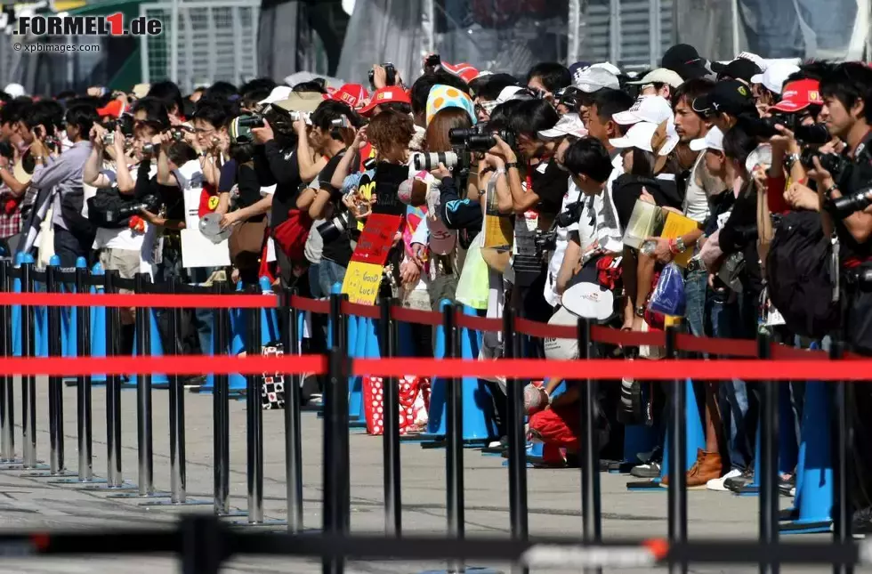 Foto zur News: Ordnung: Fans in Suzuka