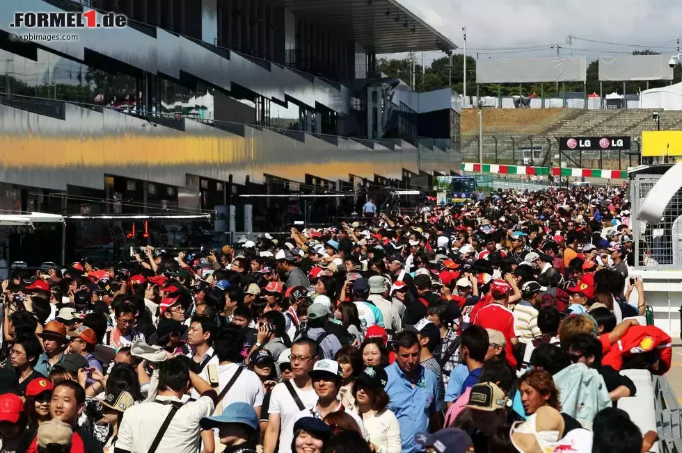 Foto zur News: Großer Andrang beim Pitwalk am Donnerstag