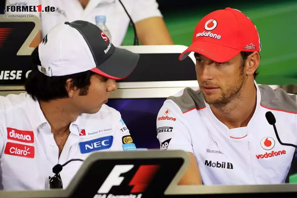 Foto zur News: Zukünftige Teamkolelgen: Sergio Perez (Sauber) und Jenson Button (McLaren)