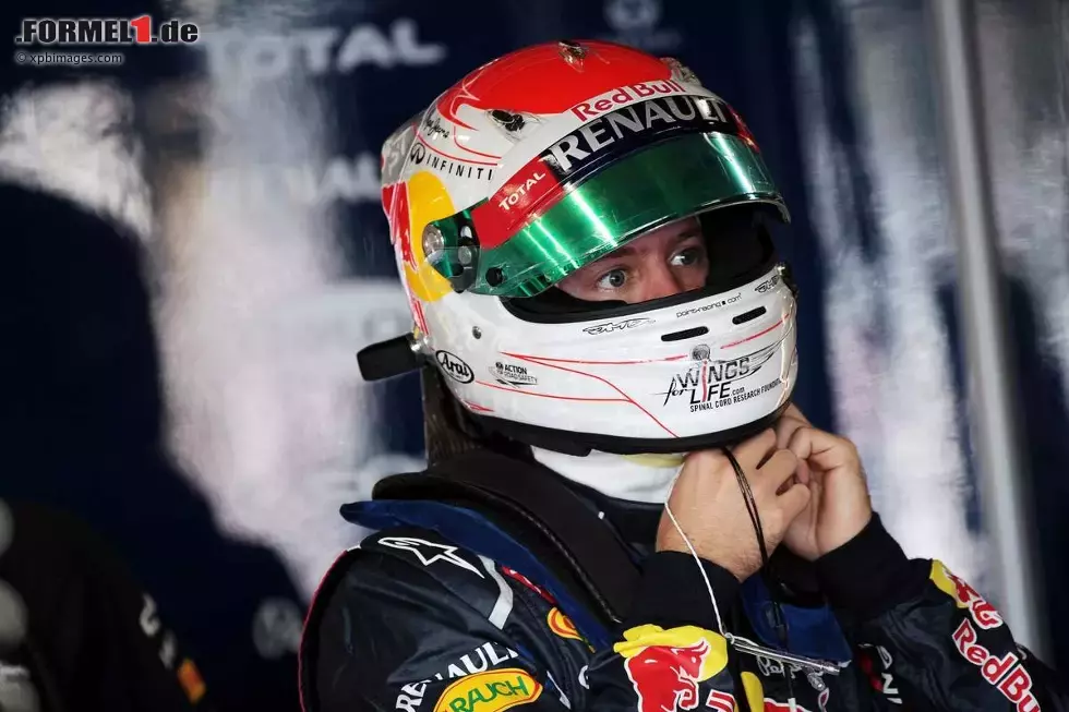 Foto zur News: Sebastian Vettel (Red Bull) hat mal wieder ein neues Helm-Design...