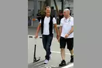 Foto zur News: Michael Schumacher (Mercedes) und Jock Clear (Renningenieur)